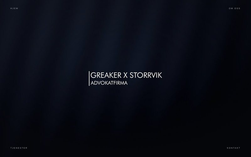 Forsiden til Greaker x Storrvik Advokatfirma: mørk flate med firmalogoen midt på og fire menypunkter i hjørnene.
